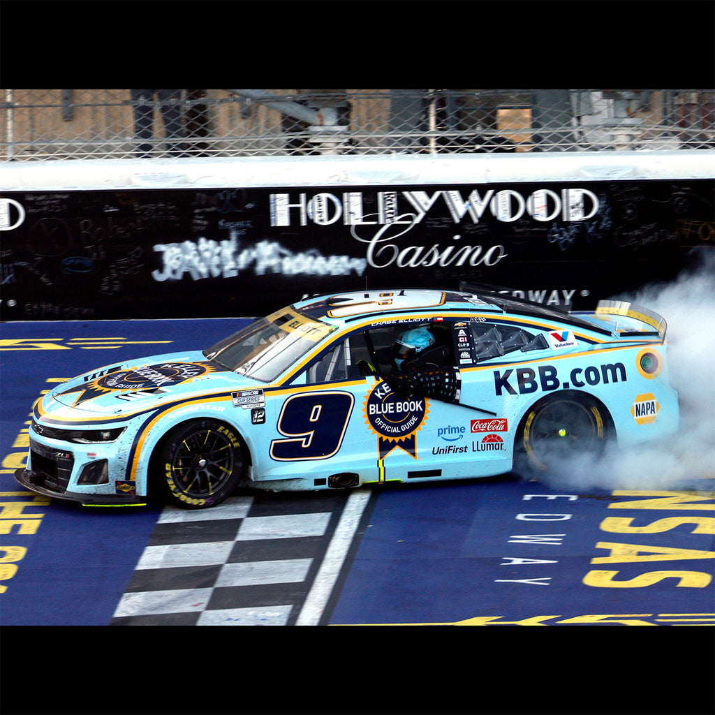 Chase Elliott ELITE Kansas Race Win 1:24 2025 Diecast Car #9 Kelley Blue Book NASCAR