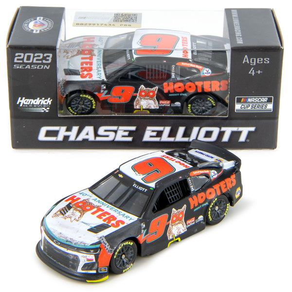 Chase Elliott Chicago Street Course Raced Version 1:64 Standard 2023 Diecast Car Hooters #9 NASCAR