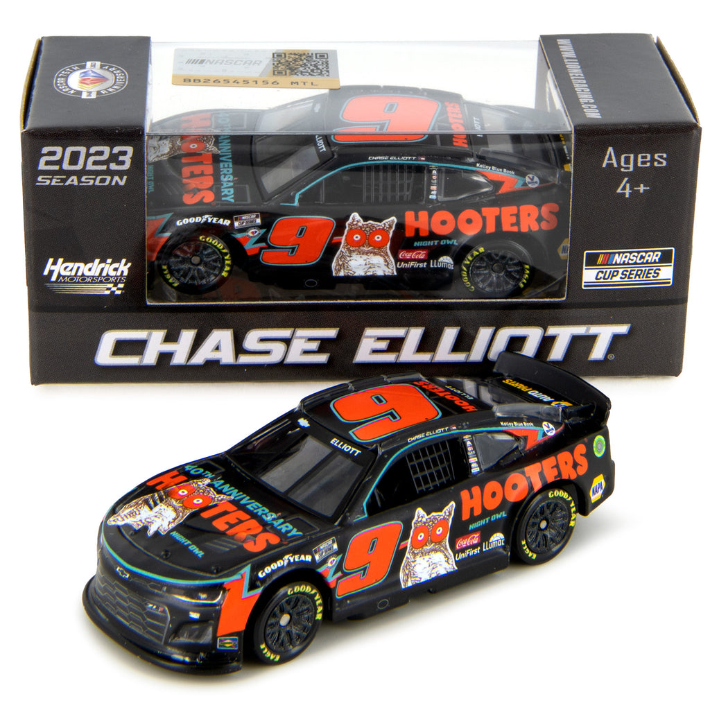 Chase Elliott Hooters 1:64 Standard 2023 Diecast Car #9 NASCAR