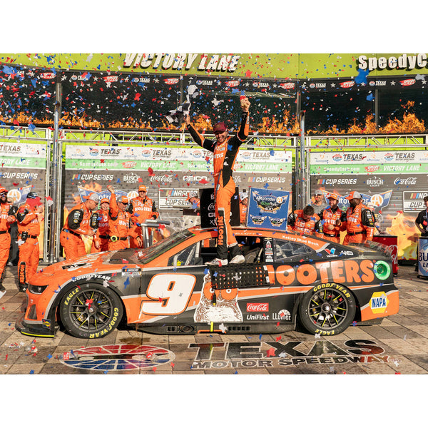 Chase Elliott ELITE Texas Race Win 1:24 2024 Diecast Car Hooters #9 NASCAR