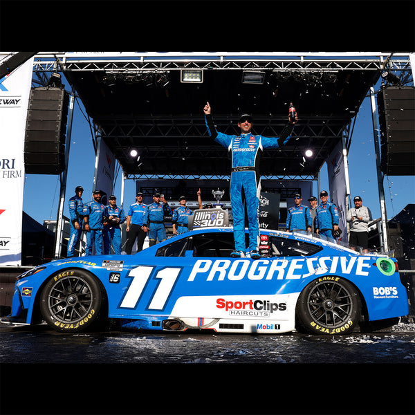 Denny Hamlin ELITE Gateway WWTR Race Win 1:24 2025 Diecast Car #11 Progressive NASCAR
