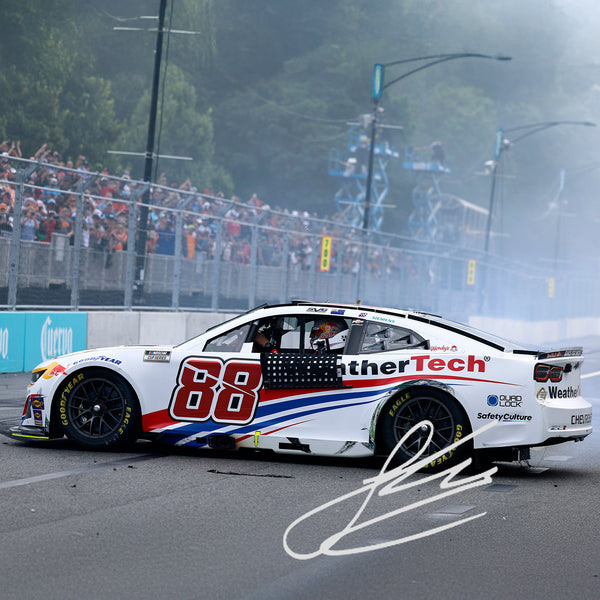 Shane van Gisbergen Autographed Chicago Street Course Race Win 1:24 Standard 2025 Diecast Car